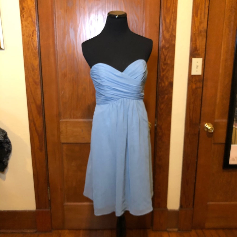 Short blue bridesmaid dress. Alfred Angelo.